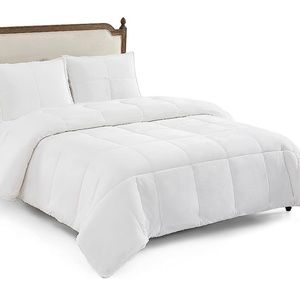 WHITE UGG TWIN XL COMFORTER